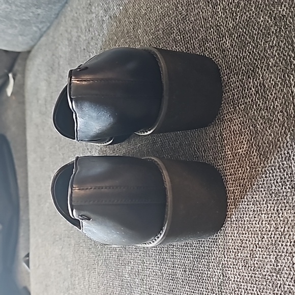 Vionic Willa wimens wedge black leather water proof shoe - Picture 3 of 7